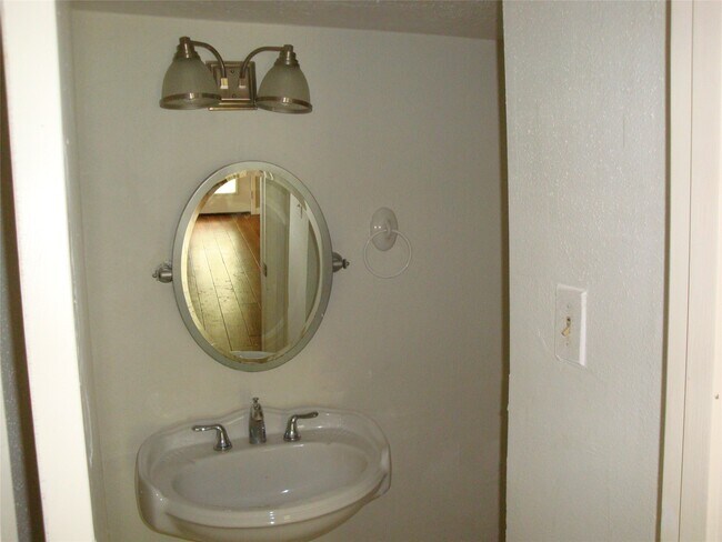 Building Photo - 10215 Cliffwood Dr