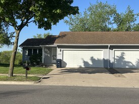 Building Photo - 1030 Oak Forest Dr