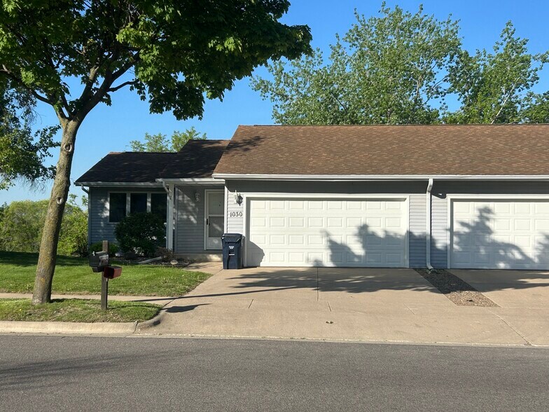 Primary Photo - 1030 Oak Forest Dr