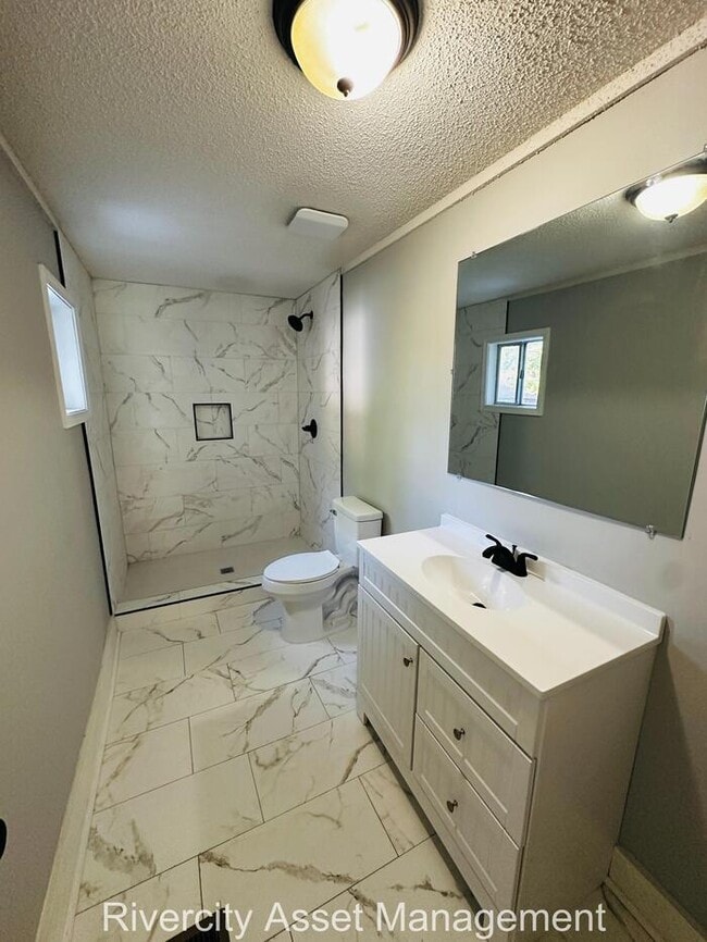 Building Photo - Move-In Ready! Stunning 4-Bedroom, 2-Bath ...