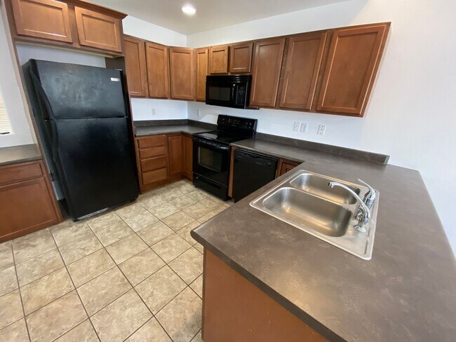 Building Photo - 598 E 1590 S