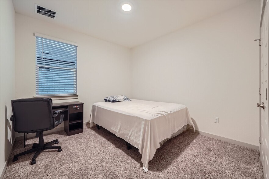 Downstairs GuestBedroom 2 - 10601 Seguin St