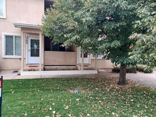 Primary Photo - 1713 Woodburn St