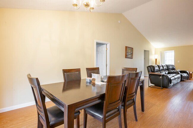 Building Photo - 4 Myopia Ln