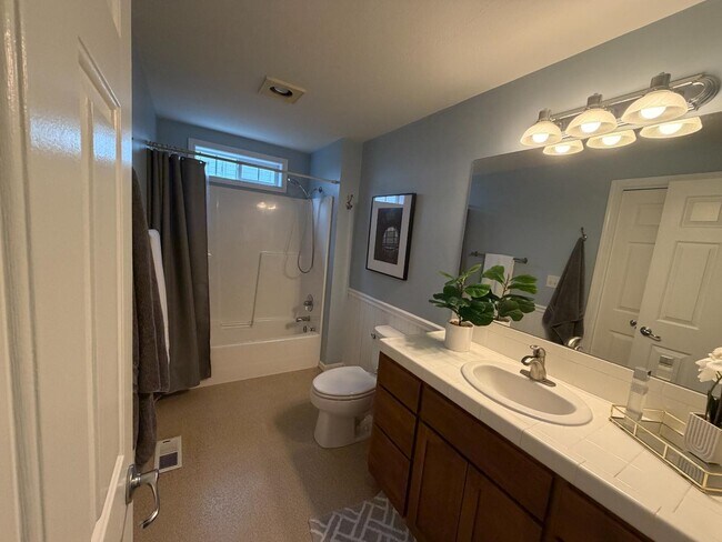 Building Photo - 160 Vintage Cir