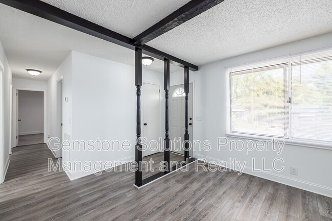 Building Photo - 344 Kingview Dr