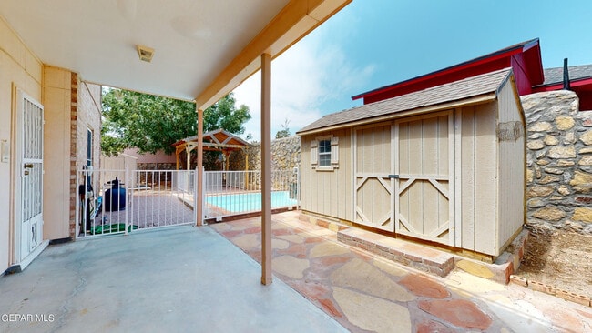 Building Photo - 9033 Leo St