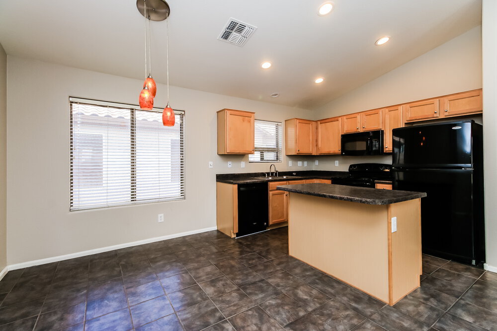 Building Photo - 41661 W Sunland Dr