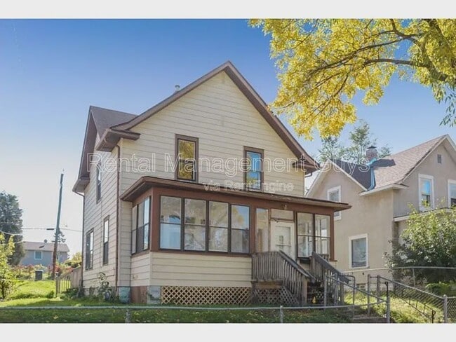 Building Photo - 650 Central Ave W