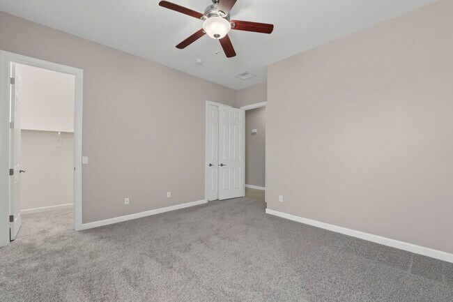 Building Photo - Welcome to this inviting Phoenix Rental - Available!