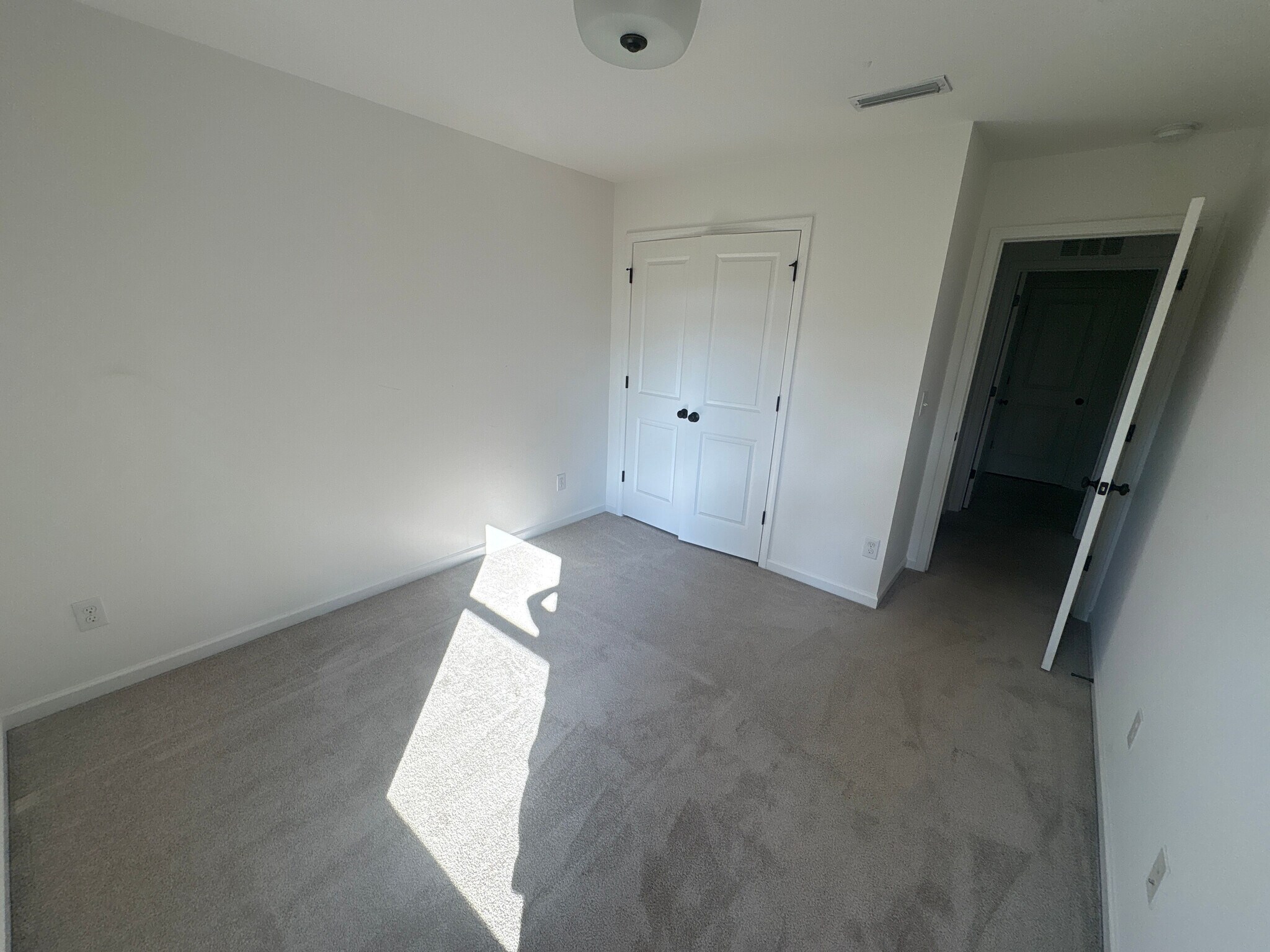 Building Photo - Room in Townhome on Pagebrook Ln