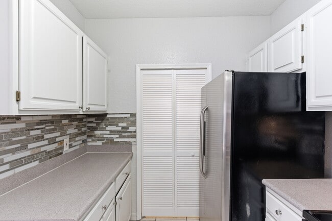 Building Photo - 5507 Legacy Crescent Pl