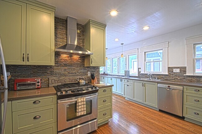 Building Photo - Beautifully Renovated Craftsman with Private Yard & Guest Suite in Prime Bankers Hill