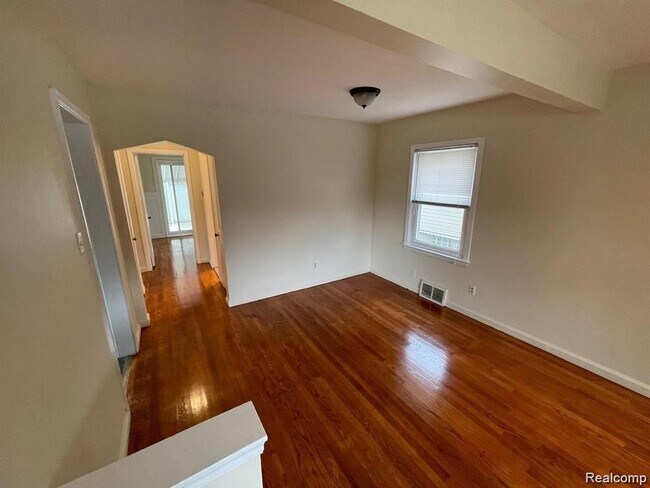 Building Photo - 1518 E Lincoln Ave