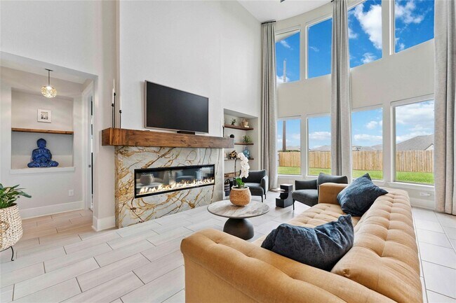 Building Photo - Beautiful Home in Sienna