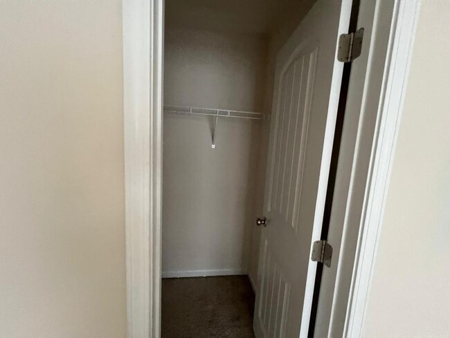 Building Photo - 409 Chanson Dr