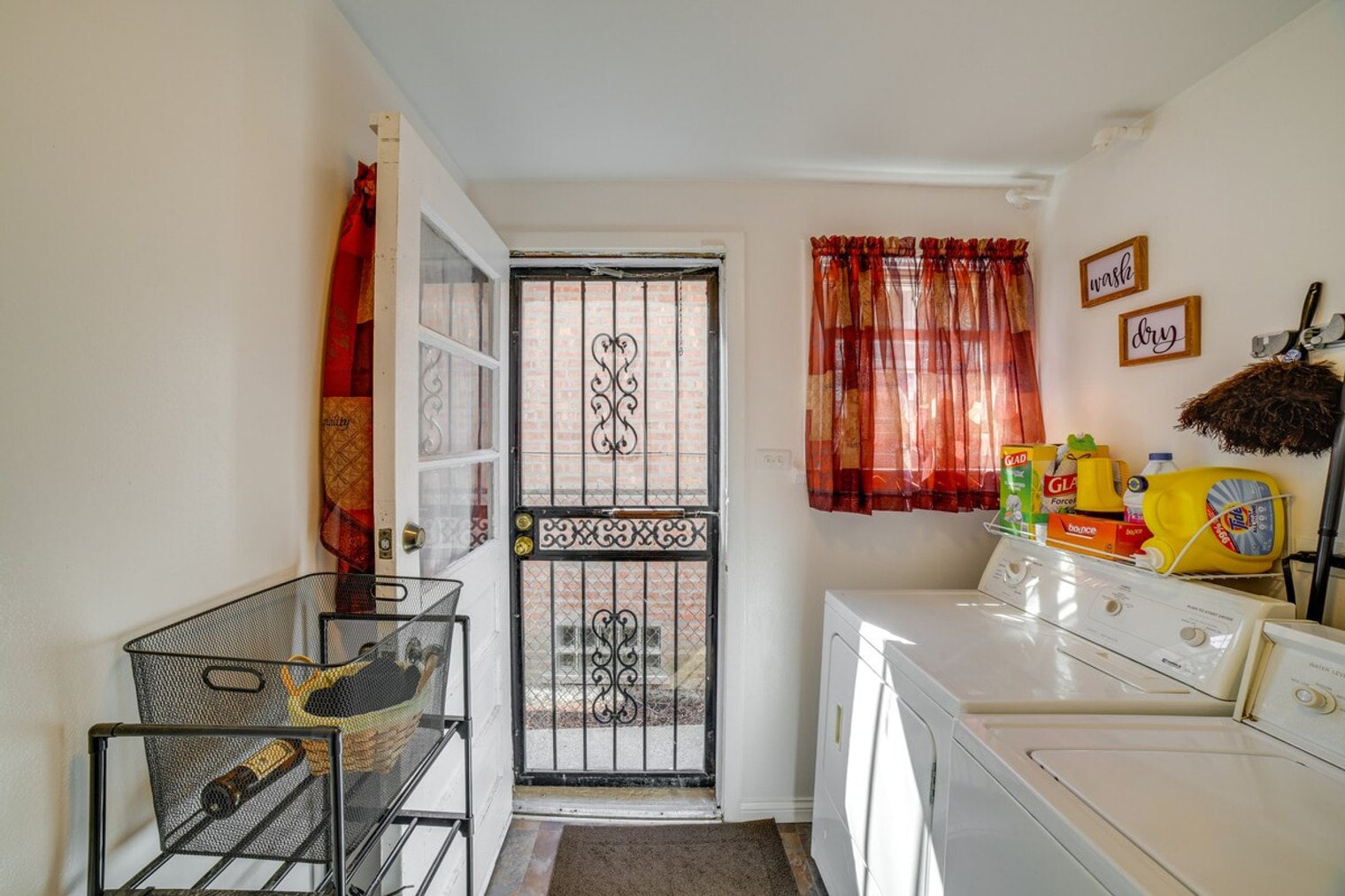 Building Photo - 544 E 92nd Pl