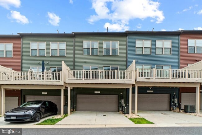 Building Photo - 3307 Streamlet Ln