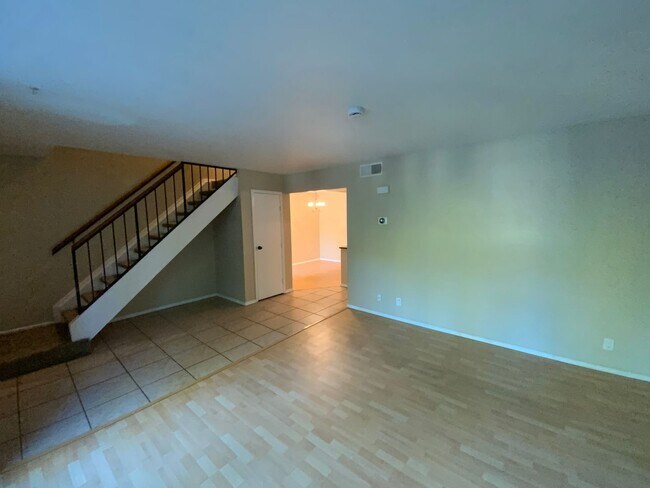 Building Photo - *Owner Broker* 2 Bedroom Townhome Availabl...