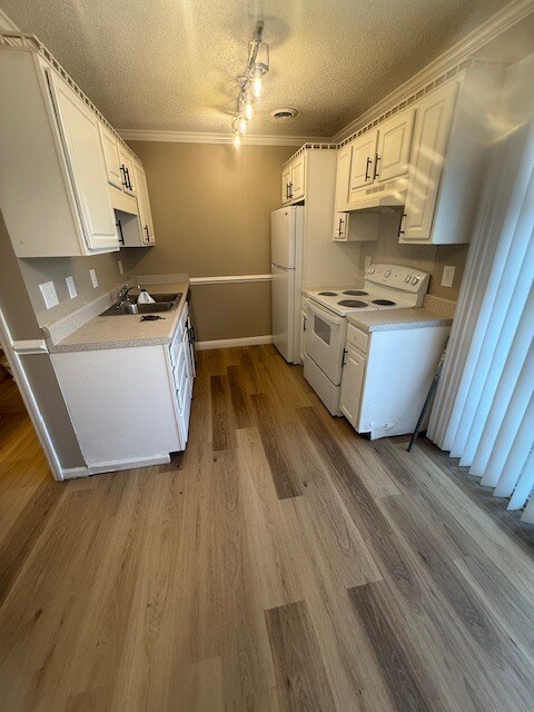 Building Photo - 114 Pinewood St