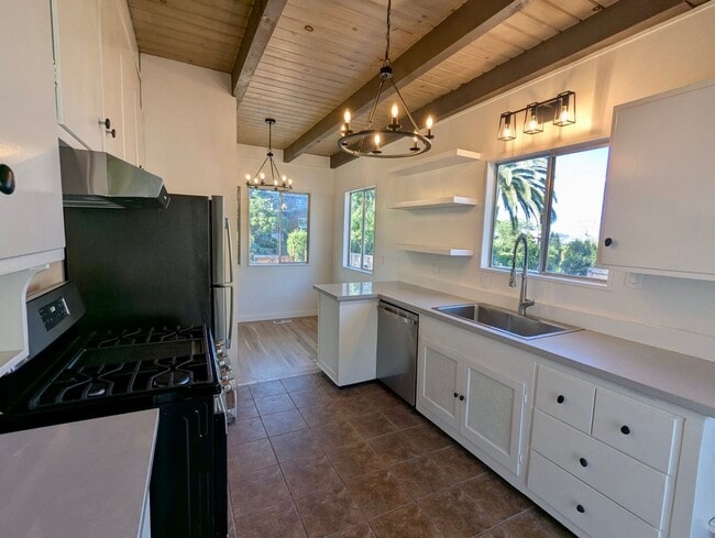 Building Photo - CHARMING THREE BEDROOM ONE AND HALF BATH H...