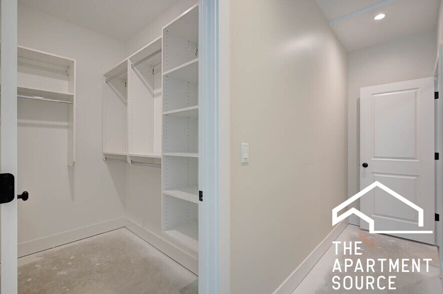 Building Photo - 4853 N Seeley Ave