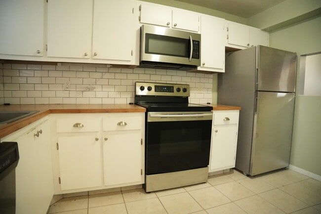 Building Photo - 4640 Lucerne Lakes Blvd W