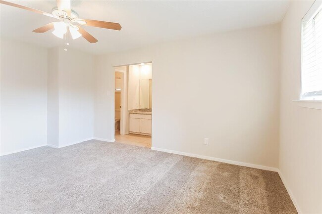Building Photo - 4430 Rosegate Dr