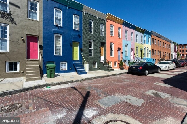 Blue house - 1602 Latrobe St