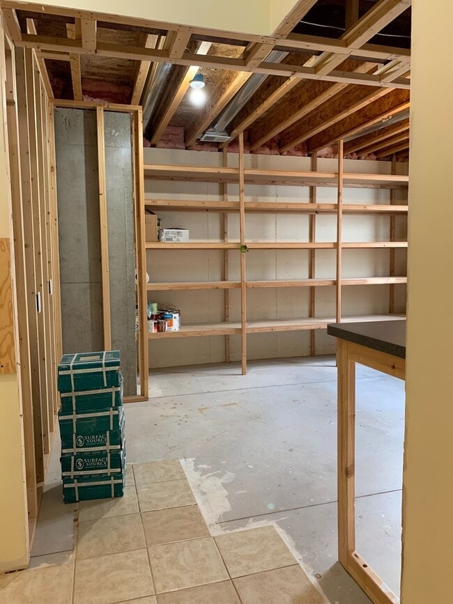 Building Photo - LARGE 3 BED 3 BATH TOWNHOME IN THE DESIRABLE POINTE NEIGHBORHOOD