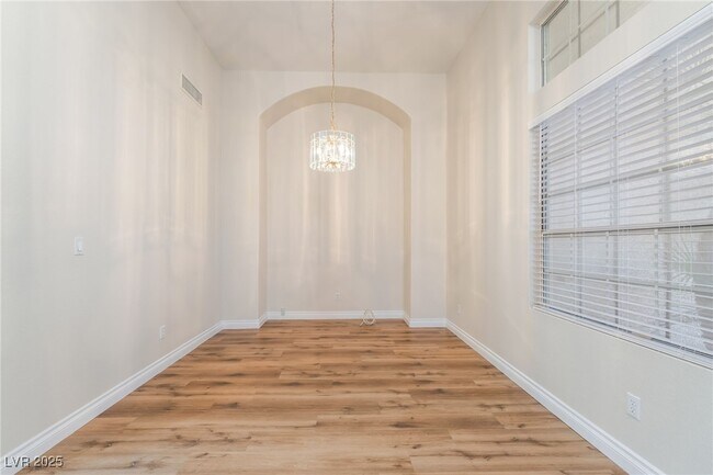 Building Photo - 8250 Fox Tail Way