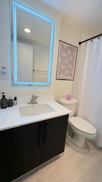 Building Photo - 7501 E Treasure Dr