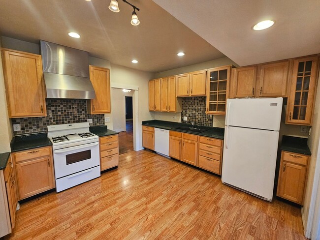 Building Photo - Beautiful Home on South Hill