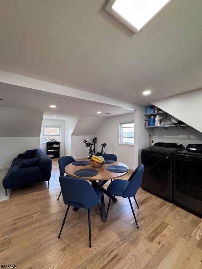 Building Photo - 1547 Lenox Pl