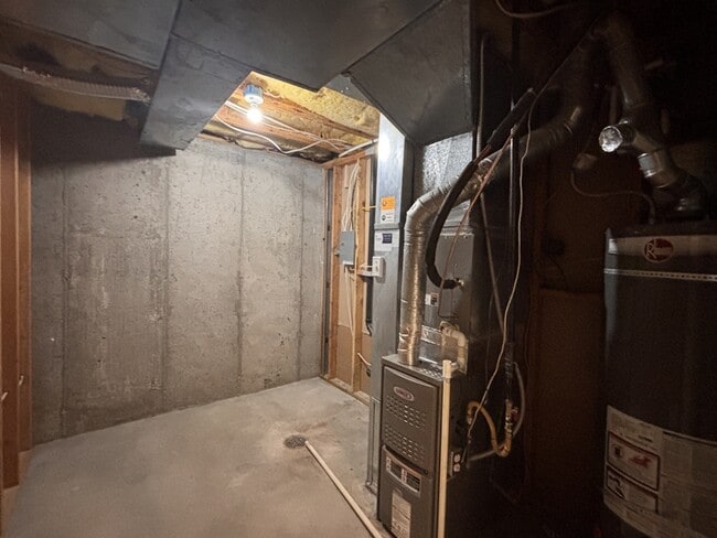 Building Photo - 627 E 700 N