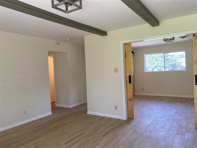 Building Photo - 6817 Miranda Dr