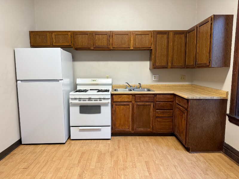 Building Photo - 329 Taylor Ave