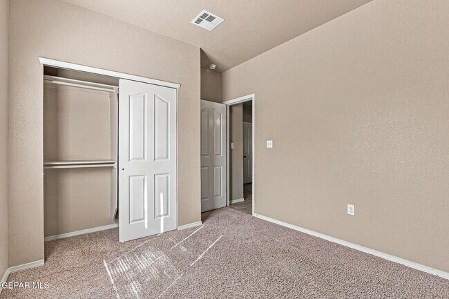 Building Photo - 641 Bariloche Dr