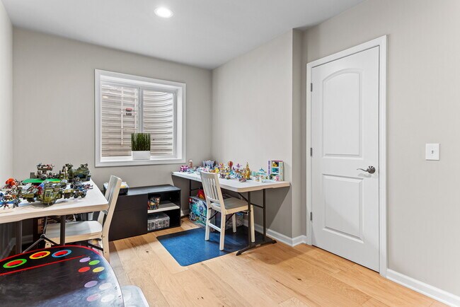 Building Photo - 1675 Addison Cir