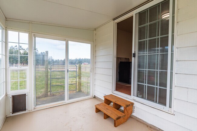 Building Photo - 3 Bed 2 Bath Country living (Landscaping I...