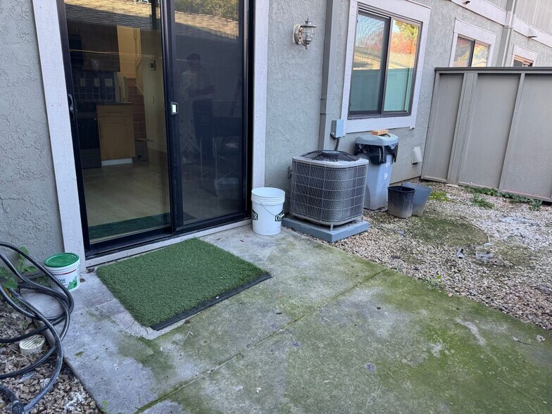 Building Photo - 4894 Rue Le Mans