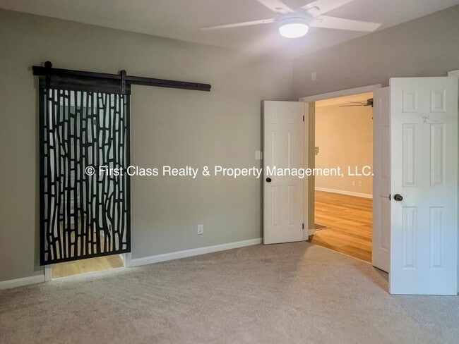 Building Photo - 741 Bishops Park Dr