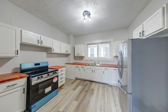 Building Photo - 1138 W 33rd St