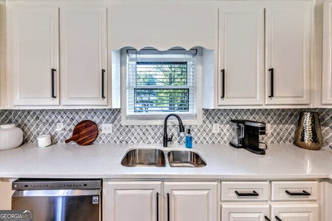 Building Photo - 527 Charing Cross Dr