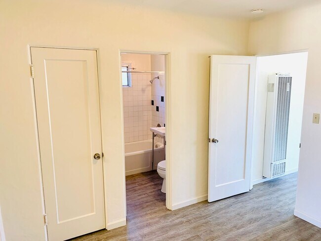 Building Photo - LIVE BY THE BEACH! 1BD/1BA OCEAN BEACH APARTMENT + PRIVATE GARAGE & LAUNDRY!!!