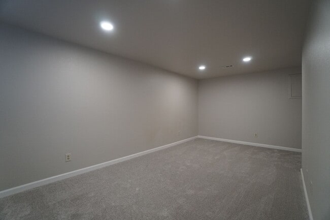 Building Photo - 3070 Mirage Dr