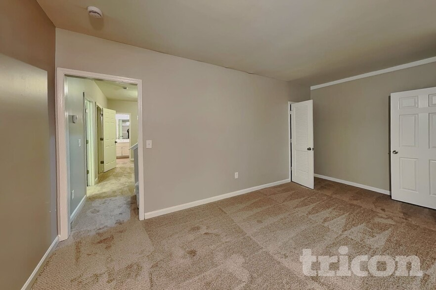 Building Photo - 5743 Village Loop