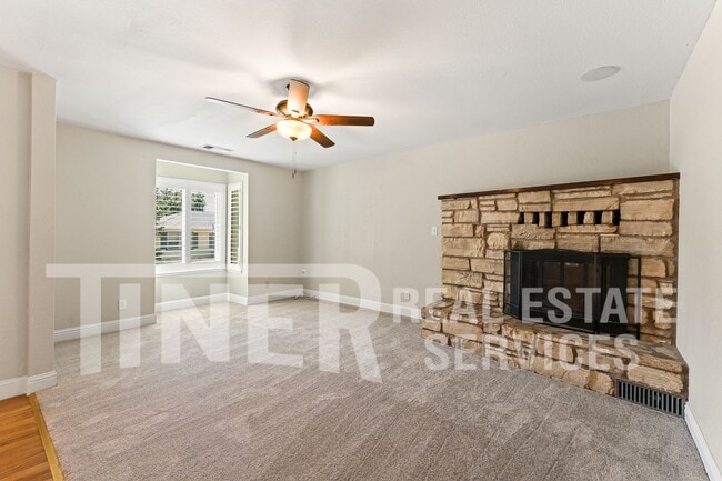 Building Photo - 705 Orange Grove Way
