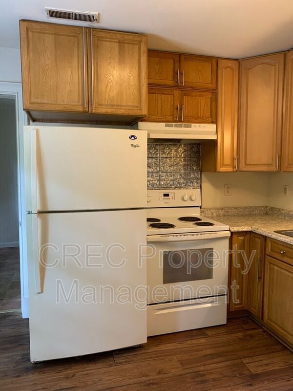 Building Photo - 711 Locust St