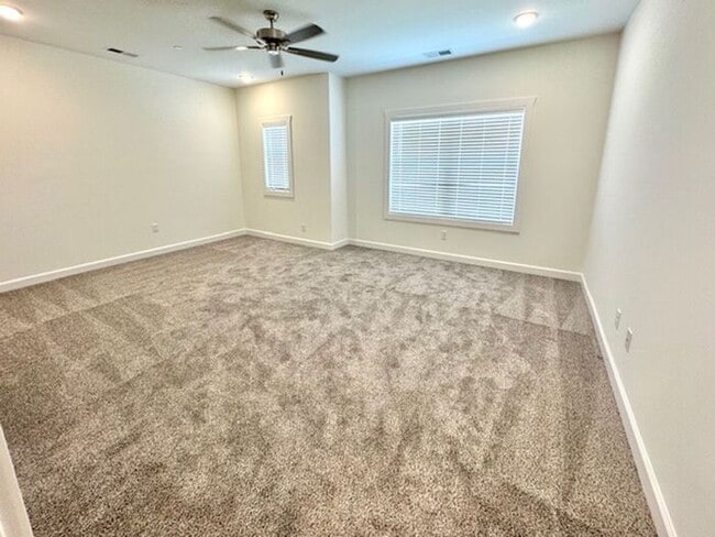 Building Photo - Now Leasing at Cedar Bluff – 4BR Townhomes...